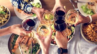 Συμβουλές για ασφαλή κατανάλωση αλκοόλ το Πάσχα