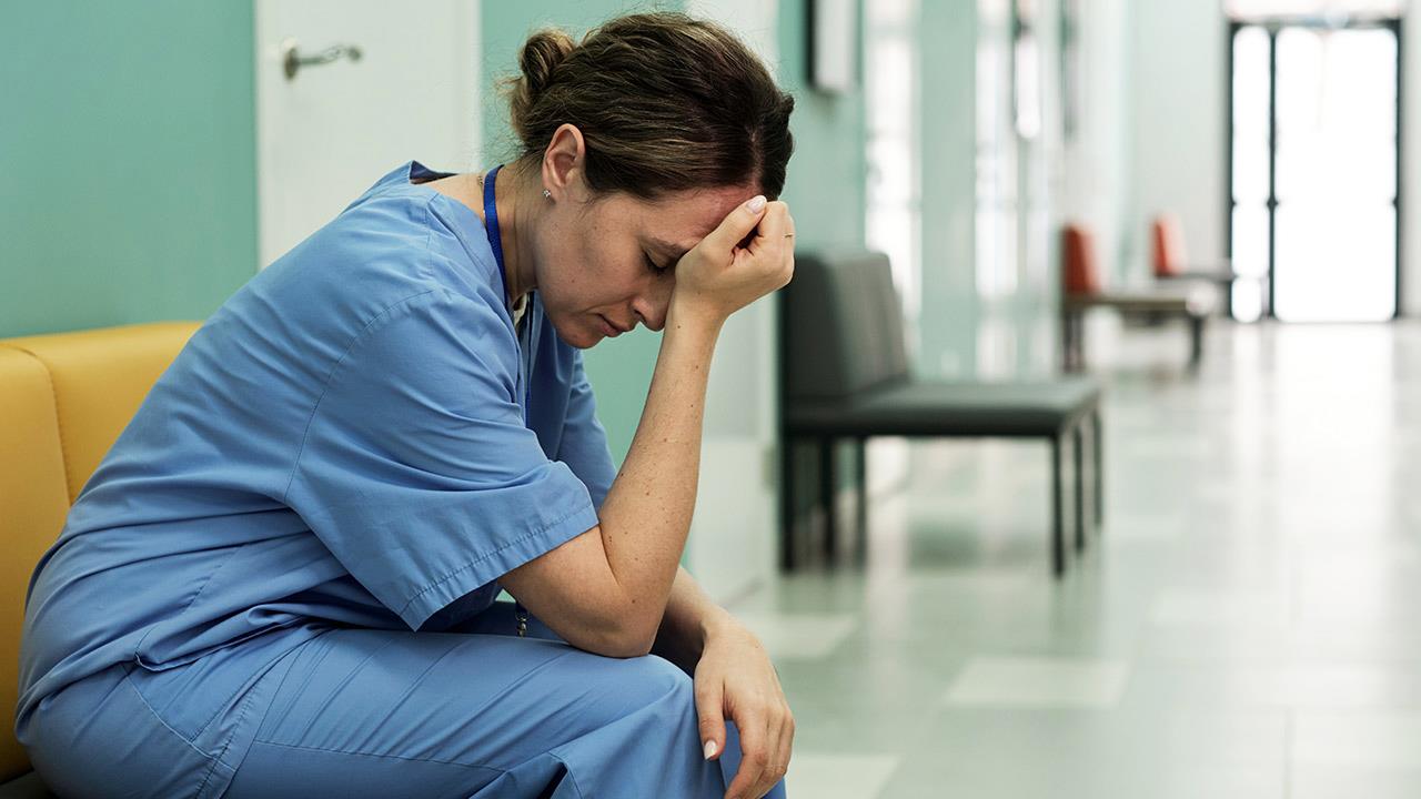 'Ενας στους δύο νοσηλευτές θέλει να μετακινηθεί σε σχολείο [ελληνική μελέτη]