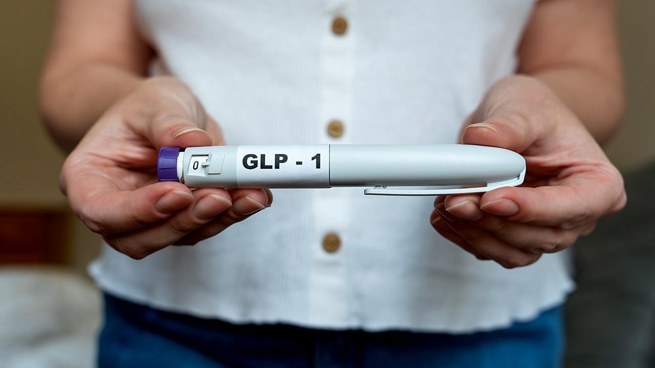 Η καταστολή της όρεξης από τους αγωνιστές GLP-1 οφείλεται κυρίως σε κεντρικούς μηχανισμούς δράσης και όχι στην καθυστέρηση της γαστρικής κένωσης