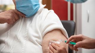 Διστακτικοί απέναντι στον εμβολιασμό ενηλίκων οι μισοί  Έλληνες - Πόσοι είναι αρνητές [μελέτη]