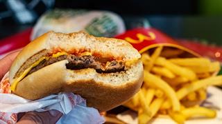 Κρούσματα Ε.Coli στα McDonald's: Αλυσίδες αποσύρουν φρέσκα κρεμμύδια