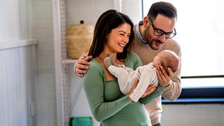 Πόσο αυξήθηκαν οι υιοθεσίες το 2024 - Σε ποιες περιοχές υπήρξε μείωση [πίνακες]