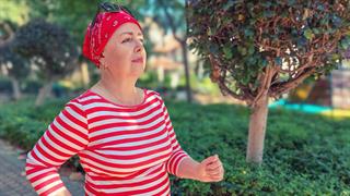 Πόσα βήματα την ημέρα επιβραδύνουν τη νόσο Αλτσχάιμερ [μελέτη]