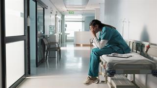 Πρωταθλητές στην υπερεργασία οι Έλληνες νέοι γιατροί [ευρωπαϊκή μελέτη]