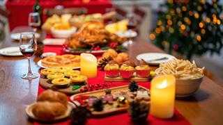 Πώς να απολαύσετε το χριστουγεννιάτικο τραπέζι χωρίς υπερβολές και ενοχές