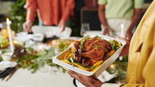 Το κοτόπουλο αλλιώς: 4 γιορτινές συνταγές για όσους δεν θέλουν γαλοπούλα