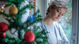 Πώς να φροντίσετε τον εαυτό σας αν οι γιορτές σας φαίνονται  ''δύσκολες''