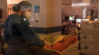 ΕΟΔΥ: 12  θάνατοι ασθενών με γρίπη και 8 με CoViD - αύξηση στις νοσηλείες με γρίπη