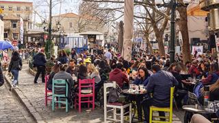 Γεράσαμε ως λαός κατά σχεδόν 4 χρόνια σε μία δεκαετία - Ευρωπαϊκό ρεκόρ [πίνακες]