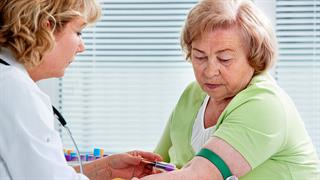 Nέα εξέταση αίματος δείχνει ποιος είναι πιθανότερο να ζήσει περισσότερο [μελέτη]