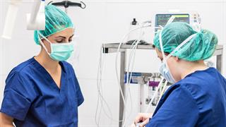 Το 65% των εργαζομένων στο ΕΣΥ είναι γυναίκες - Μισθός 836 ευρώ για νοσηλεύτρια ΠΕ