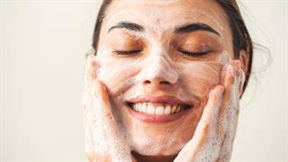 Καθαρισμός δέρματος και θεραπεία για πιο καθαρή επιδερμίδα