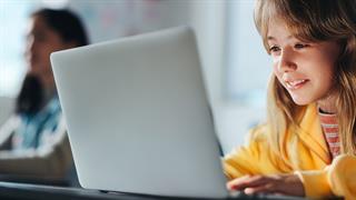 Ανακοινώνεται σήμερα η απαγόρευση πρόσβασης στα social media στους κάτω των 15 ετών