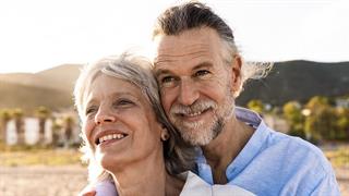 Ο γάμος συνδέεται με χαμηλότερο κίνδυνο εμφάνισης καρκίνου [μελέτη]