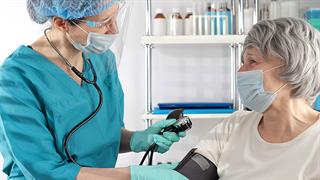 ΙΣΑ: Ικανοποίηση για την εξαίρεση προσωπικών γιατρών από τις κατ' οίκον επισκέψεις