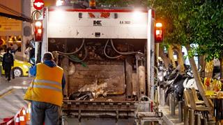 Θεσσαλονίκη: Άστεγος που κοιμόταν σε κάδο βρέθηκε στην πρέσσα απορριμματοφόρου