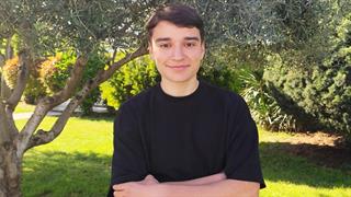 Ο 18χρονος Θοδωρής που έσωσε γυναίκα από πνιγμονή