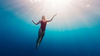 Το κολύμπι ή το τρέξιμο δυναμώνει περισσότερο την καρδιά; [μελέτη]