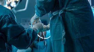 Μια σοβαρή εγχείρηση επιταχύνει την απώλεια μνήμης σε 1 στους 7 ηλικιωμένους [μελέτη]