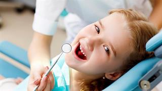 Επιστρέφει το Dentist Pass: Δωρεάν οδοντιατρικοί έλεγχοι για 300.000 παιδιά